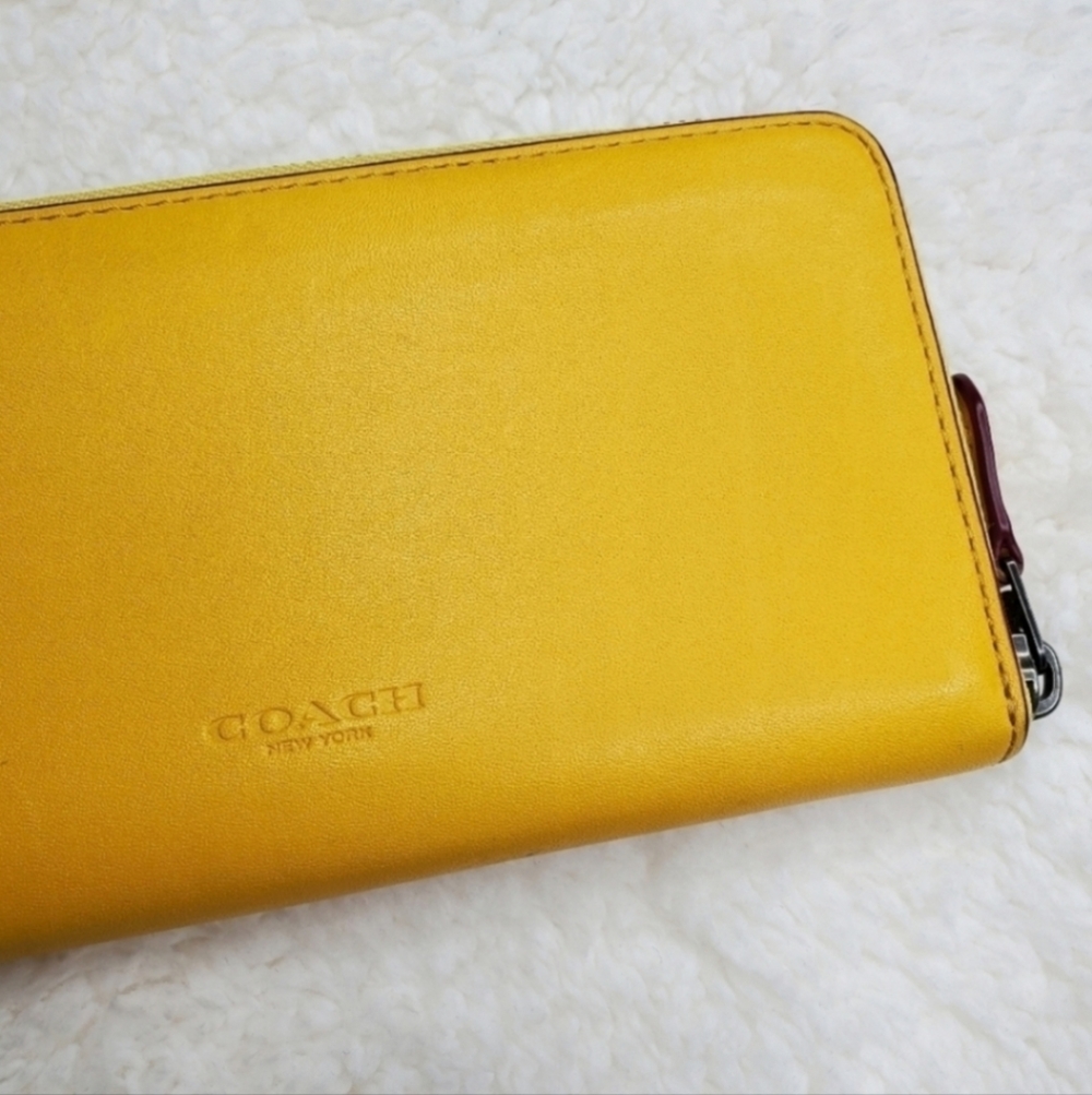 Coach x Disney Mickey Mouse Skateboard Yellow Leather Accordion Zip Wallet - Picture 8 of 15